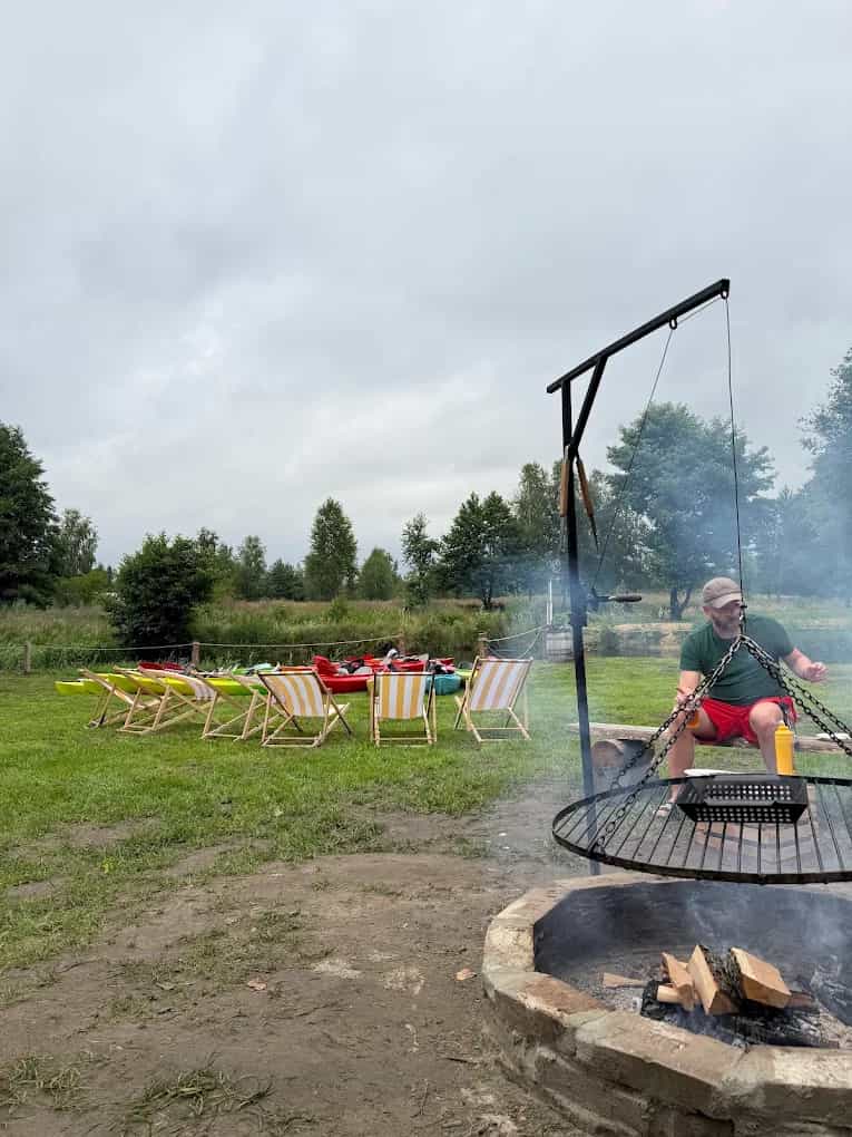Wieczór przy ognisku w Przystanku Piwo